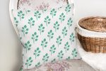 - K2075-2 - Realhomes Beyaz Mint Yeşili Yaprak Motifli Dekoratif Yastık Kırlent Kılıfı Realhomes