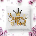 - K2138-1 - Realhomes  Super Gırl Yazı Desenli Dijital Baskılı Modern Kırlent Kılıfı Realhomes