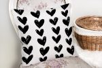 - K2305-2 - Realhomes  Siyah Kalp Desenli Dijital Baskılı Dekoratif Kırlent Kılıfı Realhomes