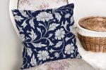 - K2318-2 - Realhomes Lacivert Zeminli Çiçek Motifli Dijital Baskılı Yastık Kılıfı Realhomes
