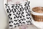- K2322-2 - Realhomes  Siyah Üçgen Motifli Dijital Baskılı Modern Yastık Kılıfı Realhomes