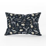 - dikdortgen-3041 - Realhomes Siyah Zeminde Geyik ve Yaprak Desenli Dikdörtgen Yastık Kırlent Kılıfı Realhomes