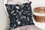 - realhomesK3041-1 - Realhomes  Siyah Zeminde Geyik ve Yaprak Desenli Yastık Kırlent Kılıfı Realhomes