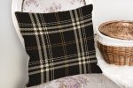 Siyah Zeminli Ekose Desenli Dijital Baskılı Dekoratif Yastık Kırlent Kılıfı Realhomes