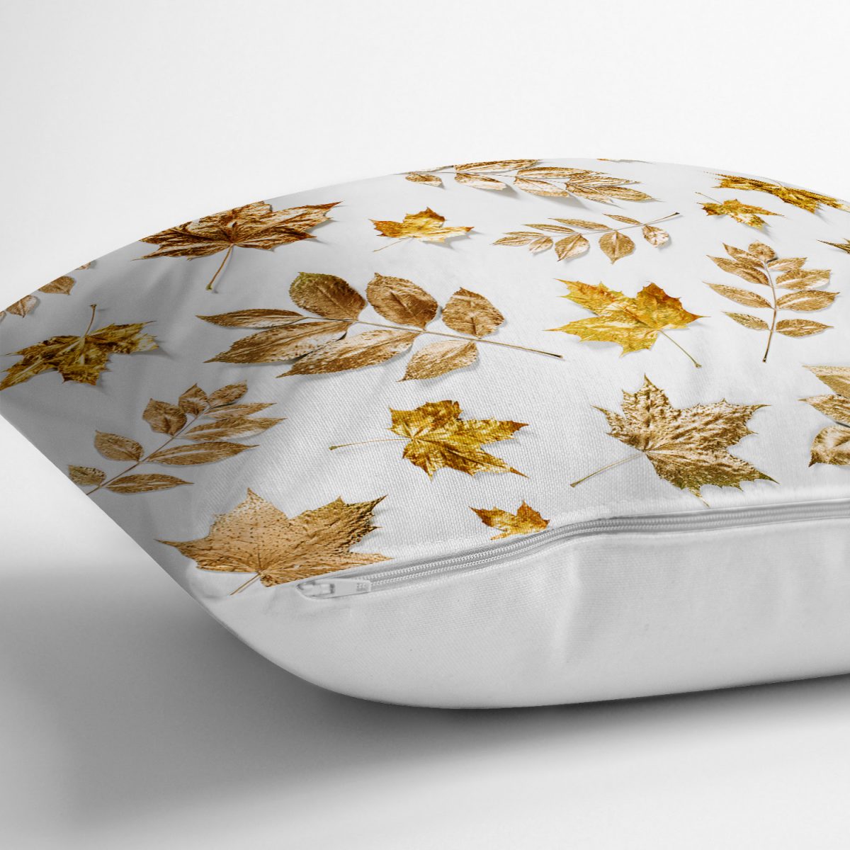 Beyaz Zeminde Altın Yapraklar Desenli Dijital Baskılı Yastık Kılıfı Realhomes