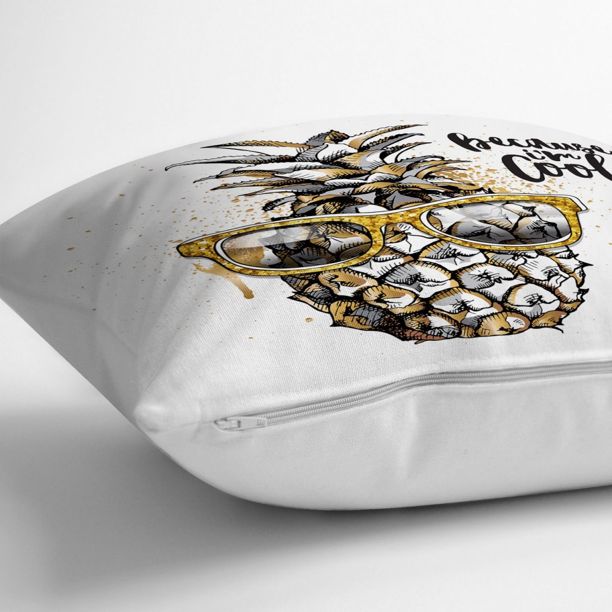 Beyaz Zeminde 3D Ananas Özel Tasarımlı Yastık Kırlent Kılıfı Realhomes