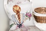 - realhomesK3396-1 - Realhomes Çiçekli Kız Çizimli Modern Dekoratif Yastık Kırlent Kılıfı Realhomes