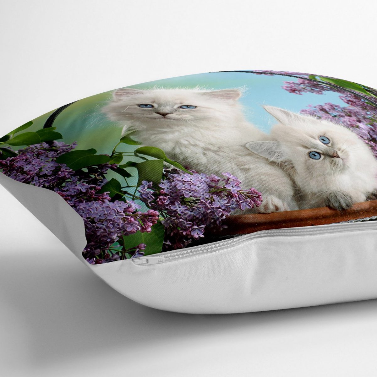 Beyaz Kedicikler Tasarımlı Djital Baskılı Dekoratif Yer Minderi - 70 x 70 cm Realhomes