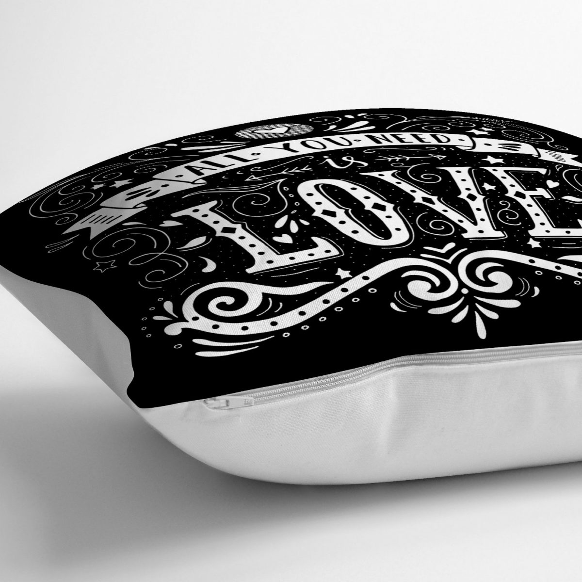 Siyah Love Baskılı Dijital Baskılı Dekoratif Yer Minderi - 70 x 70 cm Realhomes