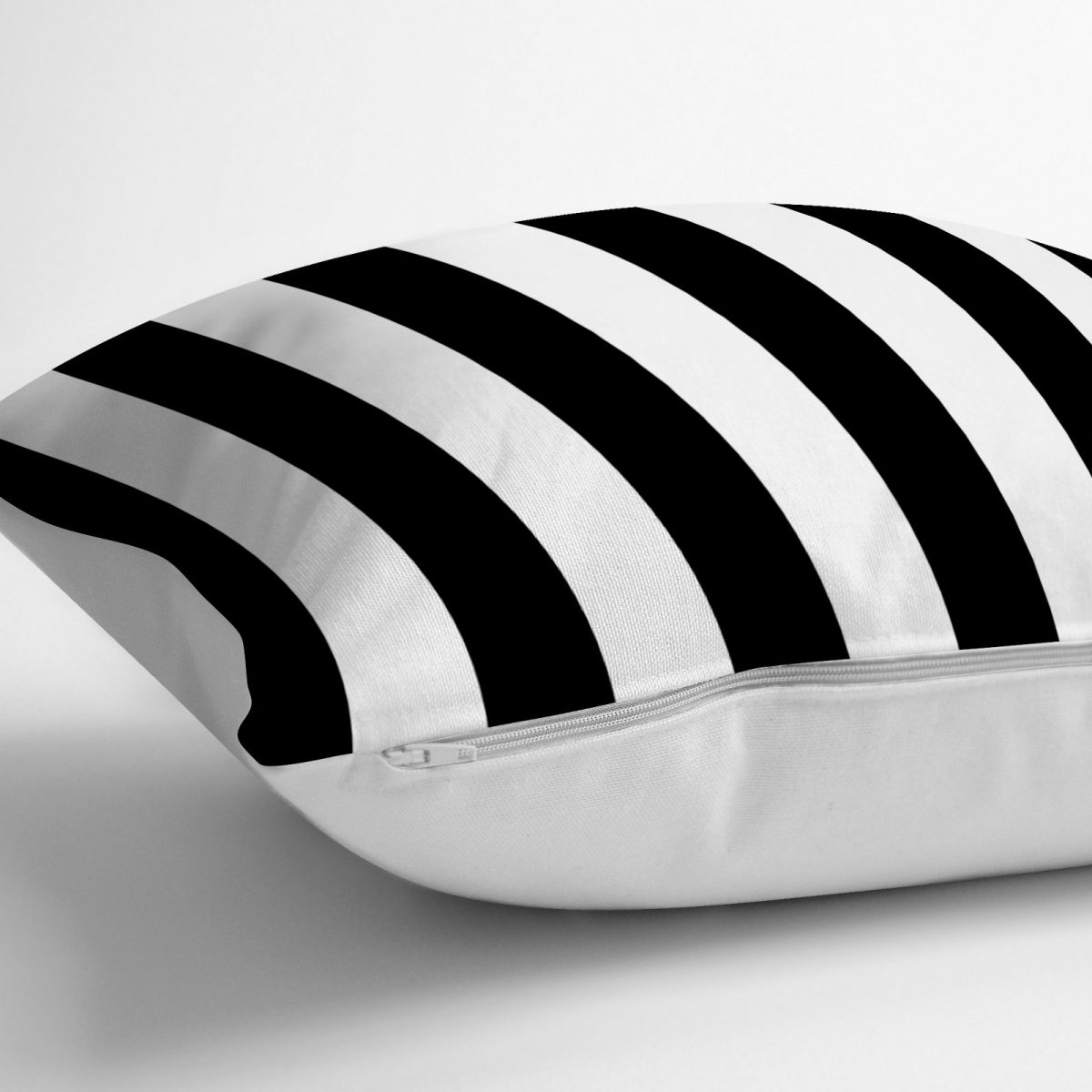 Siyah Beyaz Çizgili Dekoratif Yer Minderi - 70 x 70 cm Realhomes