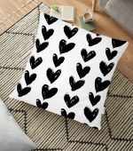 Siyah Kalp Desenli Dijital Baskılı Dekoratif Yer Minderi - 70 x 70 cm Realhomes