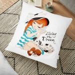 Şarkı Söyleyen Kız Desenli Dijital Baskılı Yer Minderi - 70 x 70 cm Realhomes