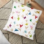 Renkli Kuşlar Çizim Desenli Özel Tasarı Dekoratif Yer Minderi - 70 x 70 cm Realhomes