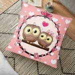 Taç Motifli Kalp Desenli Modern Yer Minderi - 70 x 70 cm Realhomes