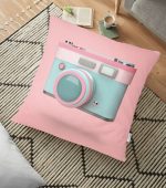 - yerminderi-YER-3008 - Realhomes Nostaljik Fotoğraf Makinası 3D Dijital Baskılı Yer Minderi - 70 x 70 cm Realhomes