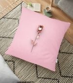 - yerminderi-YER-3019 - Realhomes  Pembe Zeminli Altın Gül 3D Baskılı Yer Minderi - 70 x 70 cm Realhomes