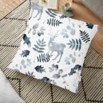 Mavi Zeminli Geyik ve Yaprak Desenli Dekoratif Yer Minderi - 70 x 70 cm Realhomes