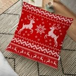 Beyaz Zeminde Ekose Geyikler Modern Tasarımlı Yer Minderi - 70 x 70 cm Realhomes