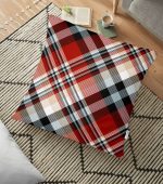 Kırmızı Siyah Beyaz Ekose Desenli Dekoratif Yer Minderi - 70 x 70 cm Realhomes