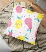 - yerminderi-YER-3108 - Realhomes Beyaz Zeminli Armutlar Baskılı Dijital Baskılı Dekoratif Yer Minderi - 70 x 70 cm Realhomes