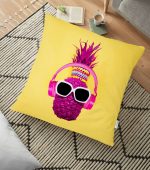 Sarı Zeminde Pembe Ananas Modern Tasarımlı Yer Minderi - 70 x 70 cm Realhomes