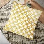 Pembe Zigzag Desenli Altın Detaylı Modern Yer Minderi - 70 x 70 cm Realhomes