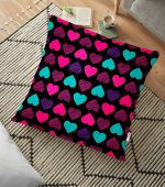 - yerminderi-YER-3279 - Realhomes  Siyah Zeminde Kalpler Özel Tasarımlı Dekoratif Yer Minderi - 70 x 70 cm Realhomes