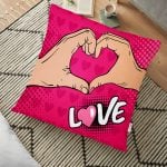 Pembe Zeminli Love Desenli Dijital Baskılı Dekoratif Yer Minderi - 70 x 70 cm Realhomes