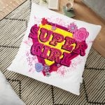 Siyah Zeminli Super Girl Tasarımlı Dijital Baskılı Yer Minderi - 70 x 70 cm Realhomes