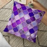 Siyah Zeminde Pempe Mavi Zambak Desenli Modern Yer Minderi - 70 x 70 cm Realhomes