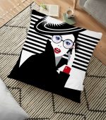 Siyah Beyaz Fashion Woman Tasarımlı Dekoratif Yer Minderi - 70 x 70 cm Realhomes