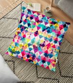 - yerminderi-YER-3460 - Realhomes  Renkli Geometrik Şekiller Tasarımlı Dijital Baskılı Dekoratif Yer Minderi - 70 x 70 cm Realhomes