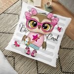 Geometrik Zeminde Kelebekler Desenli Dijital Baskılı Dekoratif Yer Minderi  - 70 x 70 cm Realhomes