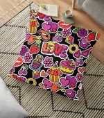 - yerminderi-YER-3489 - Realhomes  Siyah Zeminde Popart Love Tasarımlı Dijital Baskılı Dekoratif Yer Minderi - 70 x 70 cm Realhomes