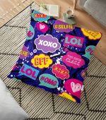 - yerminderi-YER-3493 - Realhomes  Mor Zeminli Popart Tasarımlı Dijital Baskılı Dekoratif Yer Minderi - 70 x 70 cm Realhomes