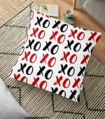 - yerminderi-YER-3494 - Realhomes  Beyaz Zeminde XO Tasarımlı Dijital Baskılı Dekoratif Yer Minderi - 70 x 70 cm Realhomes