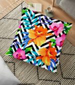 - yerminderi-YER-3532 - Realhomes Geometrik Zeminli Renkli Zambaklar Tasarımlı Dekoratif Yer Minderi - 70 x 70 cm Realhomes