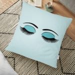 Mor Zeminli Kirpik Desenli Dijital Baskılı Dekoratif Yer Minderi - 70 x 70 cm Realhomes