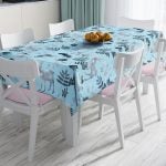 Beyaz Zeminli Geyik ve Yaprak Motifleri Dijital Baskılı Leke Tutmaz Masa Örtüsü Realhomes