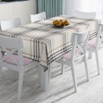 Kırmızı Zeminli Ekose Desenli Dekoratif Leke Tutmaz Masa Örtüsü Realhomes