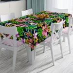 Siyah Zeminde Lilyum ve Flamingo Özel Tasarım Leke Tutmaz Masa Örtüsü Realhomes