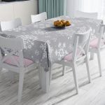 Gri Zeminli Geyikler ve Kar Taneleri Tasarımlı Dijital Baskılı Leke Tutmaz Masa Örtüsü Realhomes