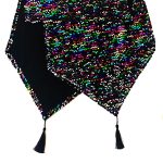 Beyaz Zeminde Renkli Tüyler Özel Tasarımlı Rayon Fular Realhomes