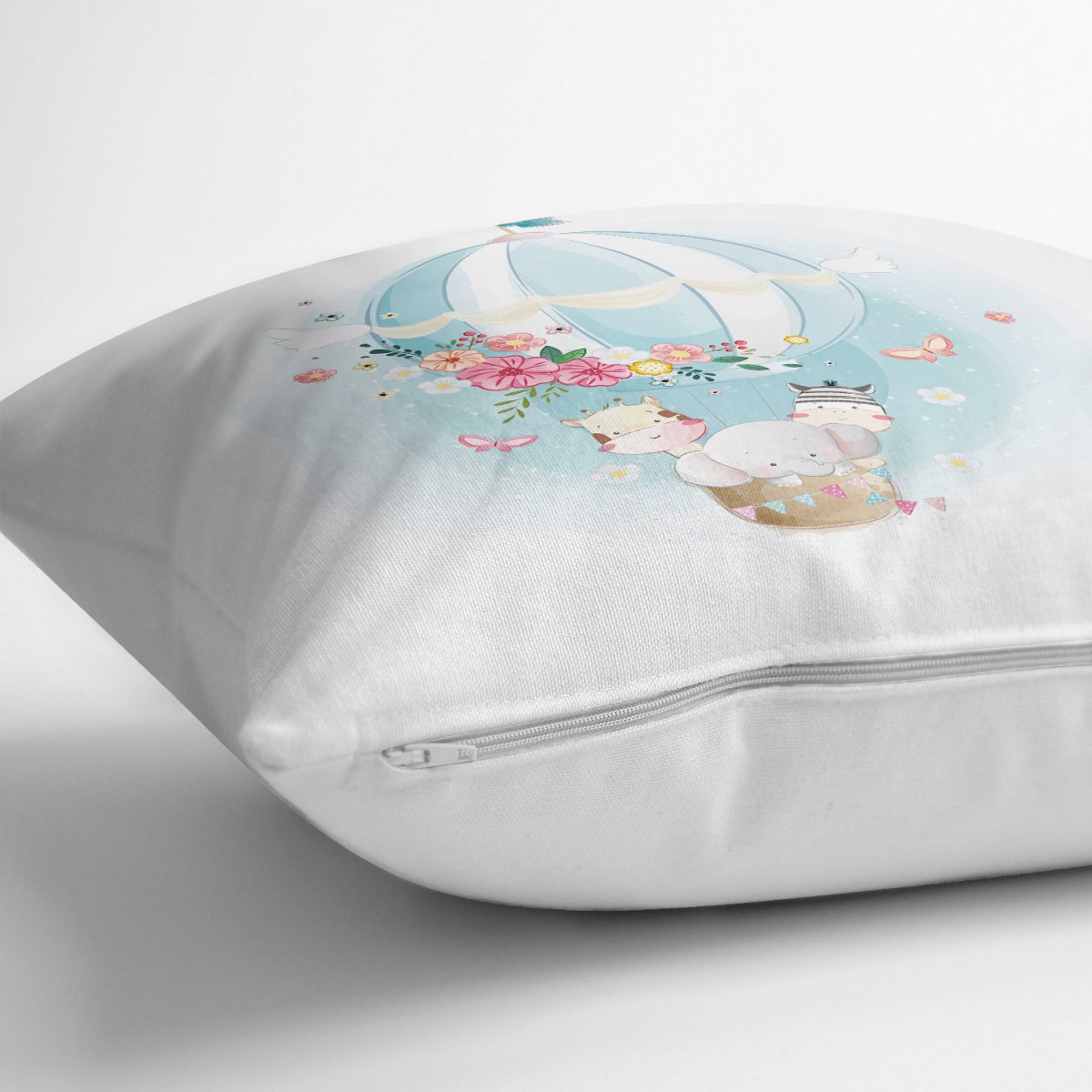 Beyaz Zeminde Uçan Balon Desenli Dijital Baskılı Çocuk Odası Yastık Kırlent Kılıfı Realhomes