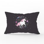 - Dik-4334 - Realhomes Siyah Zeminde Unicorn Sevimli At Çocuk Odası Dikdörtgen Yastık Kılıfı Realhomes