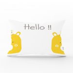 - Dik-4372 - Realhomes Sarı Ayıcık Hello Motifli Çocuk Odası Dikdörtgen Yastık Kılıfı Realhomes