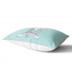 - Dik-4389-1 - Realhomes Pembe Zeminde Its Girl Tavşan Tasarımlı Bebek Odası Dikdörtgen Yastık Kılıfı Realhomes