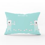 Yeşil Zeminde Gri Sarı Ayıcık  Bebek Odası Dikdörtgen Yastık Kılıfı Realhomes