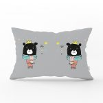 - Dik-4419 - Realhomes Pembe Zeminde Atkılı Ayıcık Desenli Bebek Odası Dikdörtgen Yastık Kılıfı Realhomes