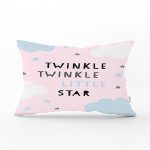 Pembe Zeminde Sevimli Kuzucuk Tasarımlı Bebek Odası Dikdörtgen Yastık Kılıfı Realhomes